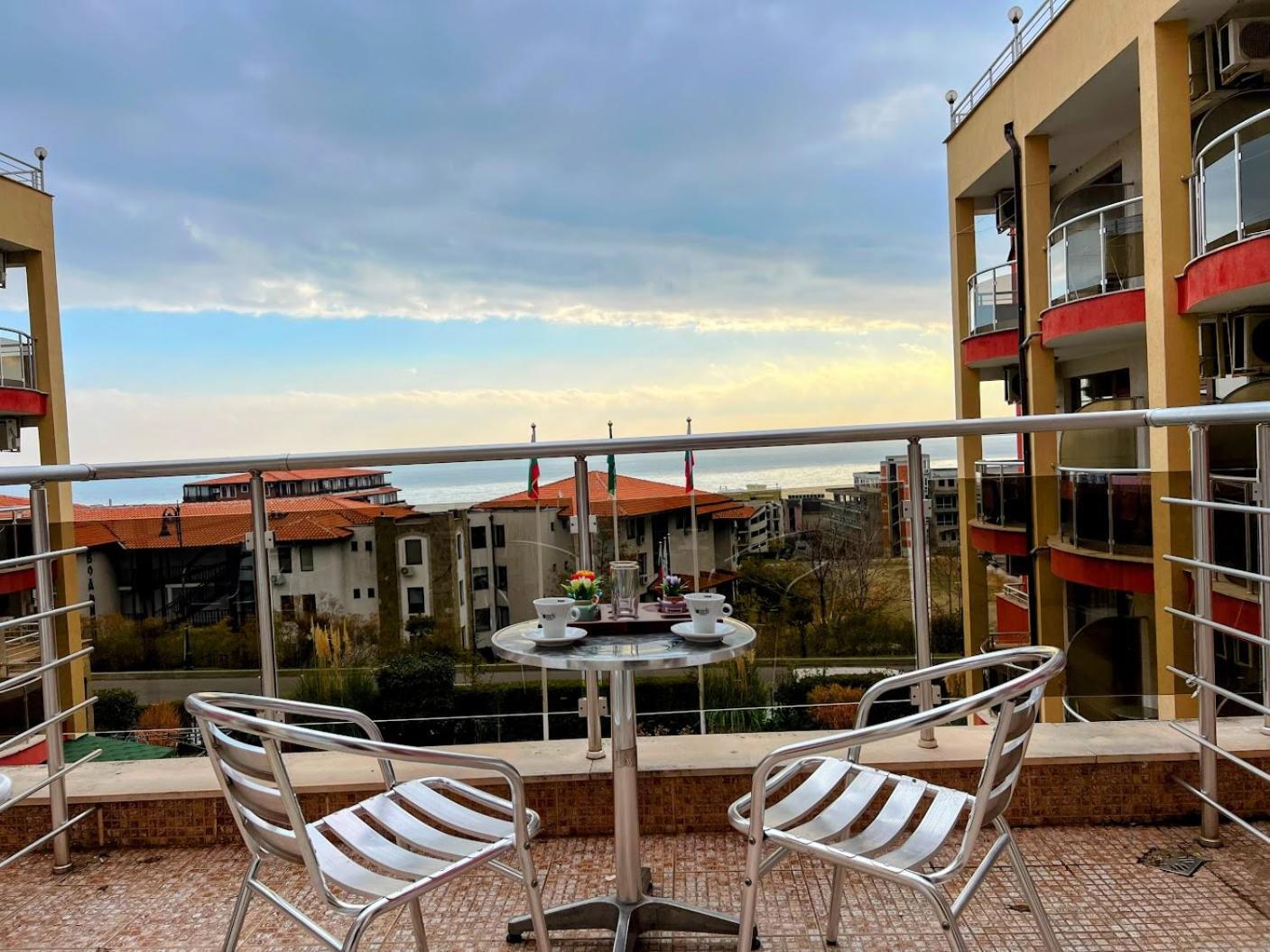 Александра Hotel Sveti Vlas Exterior photo